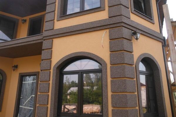 Оздоблення вікон зовні: різновиди укосів та їх монтаж