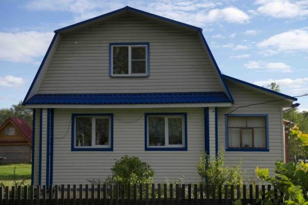 Як обшити будинок профнастилом