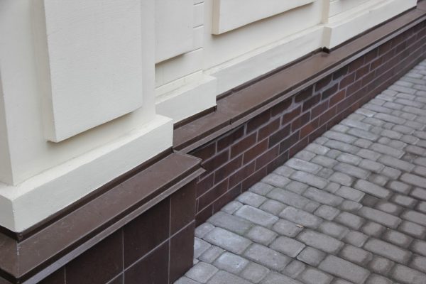 Відливи для цоколя фундаменту: особливості вибору