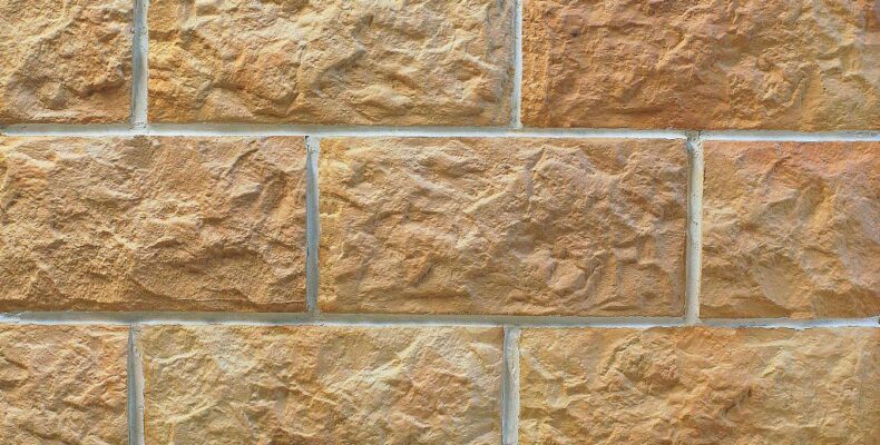 Рвана цегла