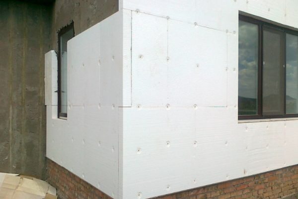 Утеплення стін зовні пінопластом