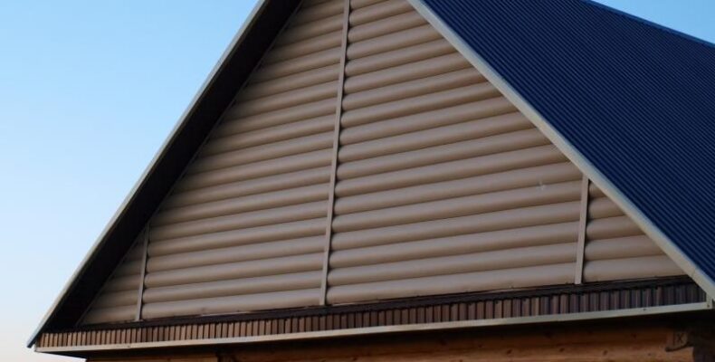 Як обшити фронтон сайдингом